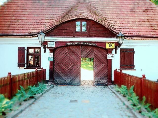 Pokoje Do Wynajecia Piastowska Międzyrzecz エクステリア 写真